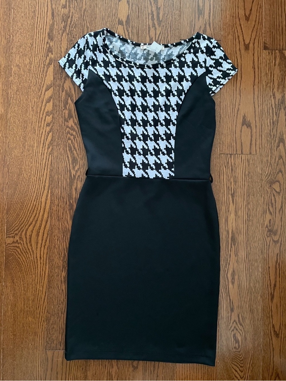 Black & White Houndstooth Sheath Dress - Women's